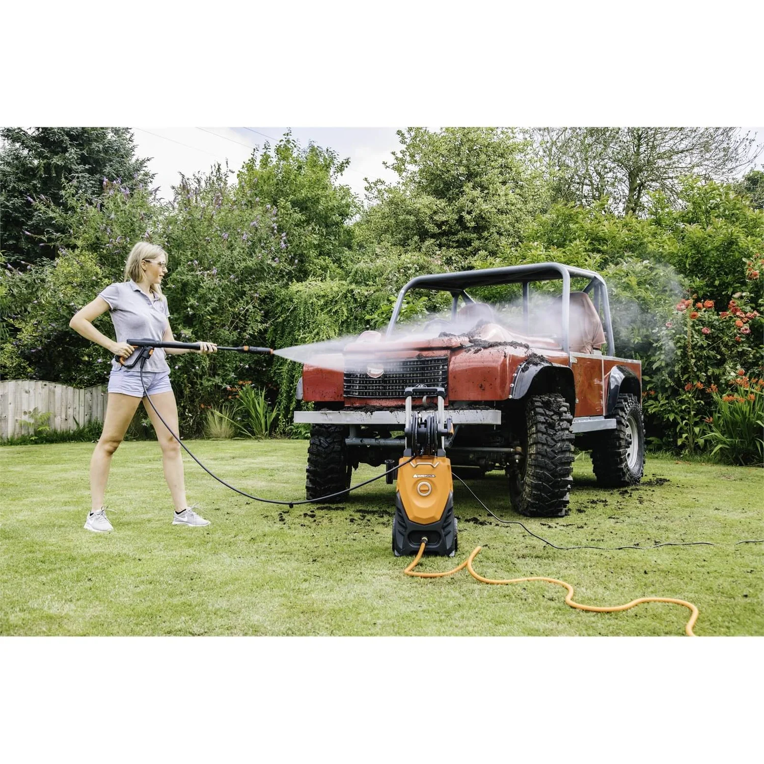 Yard Force 150 Bar 2000W High-Pressure Washer With Accessories 4 Yard Force 150 Bar 2000W High-Pressure Washer With Accessories - Image 2