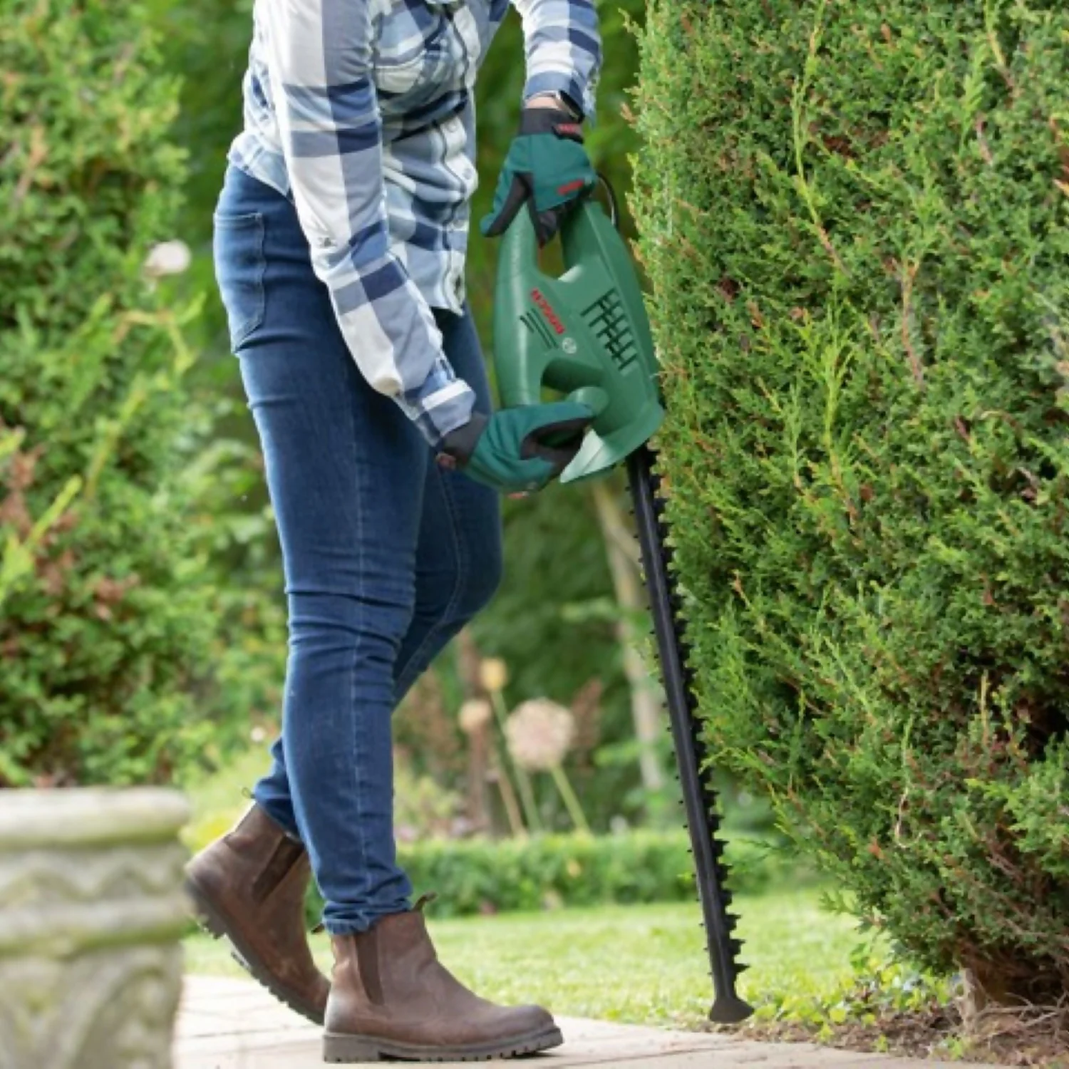 Bosch EasyHedgeCut 45-16 Hedge Trimmer 7 Bosch EasyHedgeCut 45-16 Hedge Trimmer - Image 5