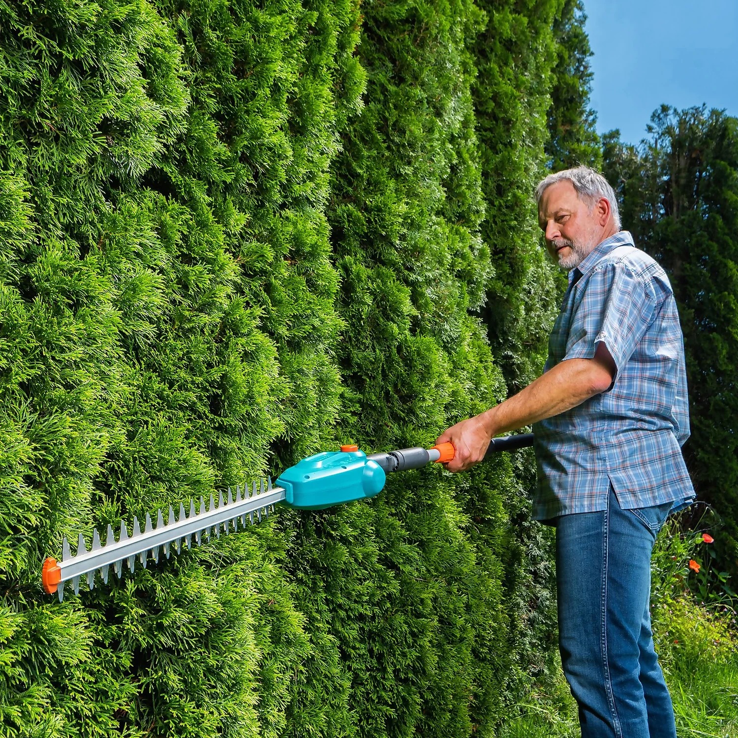 GARDENA Telescopic Cordless 18V Hedge Trimmer 6 GARDENA Telescopic Cordless 18V Hedge Trimmer - Image 4