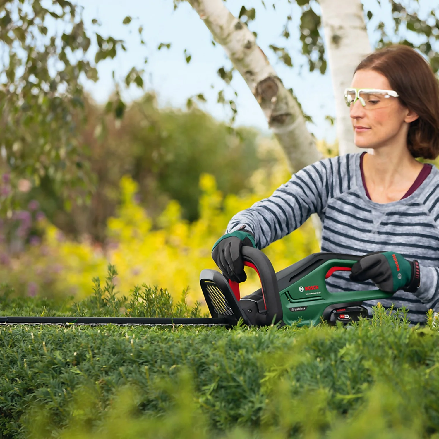 Bosch UniversalHedgeCut 18V-55 Hedge Cutter 4 Bosch UniversalHedgeCut 18V-55 Hedge Cutter - Image 2